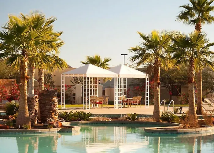 Beautiful In A Great Setting With Fountains Courtyards And Pool With Bar