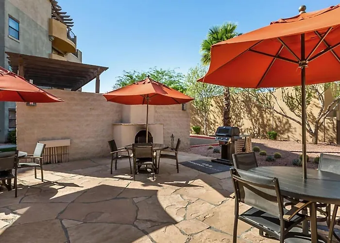 Beautiful In A Great Setting With Fountains Courtyards And Pool With Bar Holiday home Peoria