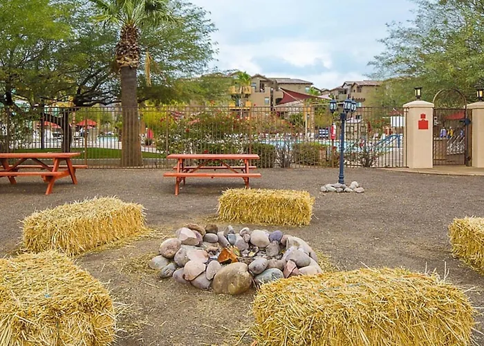 Beautiful In A Great Setting With Fountains Courtyards And Pool With Bar *