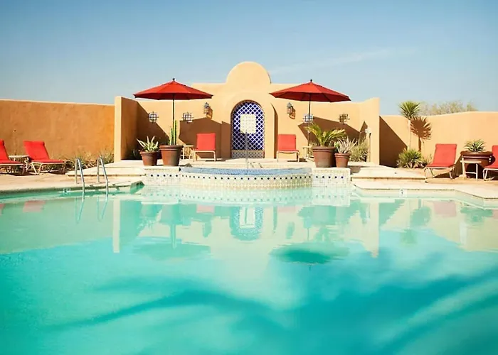 Beautiful In A Great Setting With Fountains Courtyards And Pool With Bar Holiday home Peoria