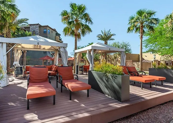 Beautiful In A Great Setting With Fountains Courtyards And Pool With Bar
