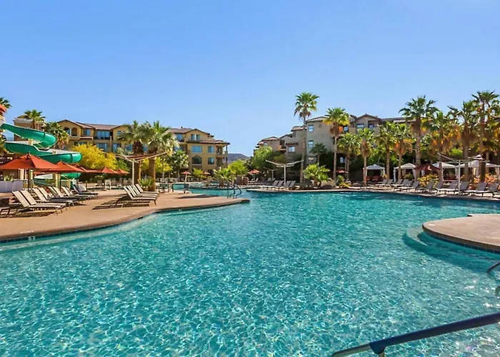 Beautiful In A Great Setting With Fountains Courtyards And Pool With Bar Holiday home Peoria