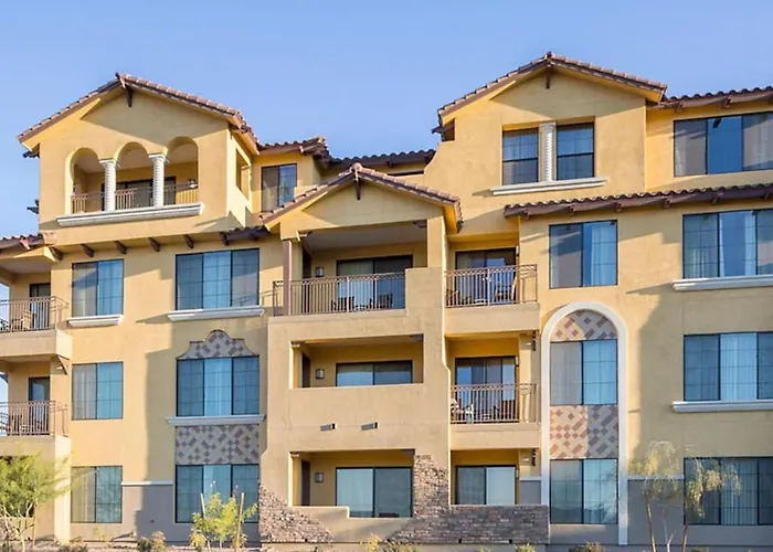 Beautiful In A Great Setting With Fountains Courtyards And Pool With Bar Holiday home Peoria